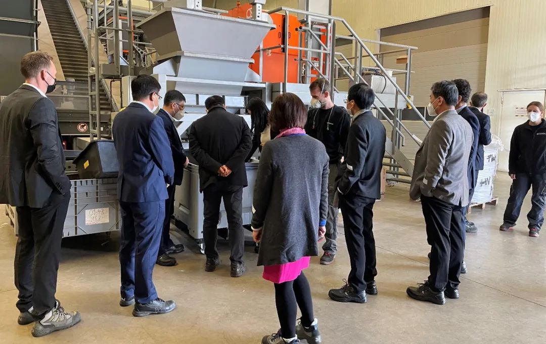 代表團一行參觀陶朗測試中心