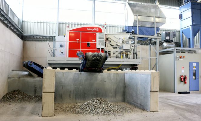 REDWAVE 的 XRF 分選機根據化學成分進行分選，將混合重金屬回收為單一金屬產品，如銅、黃銅或鋅。